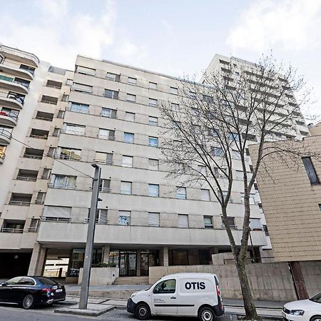 2Br Flat By Metro W/ Free Parking By Lovelystay Вила-Нова-ди-Гая Экстерьер фото