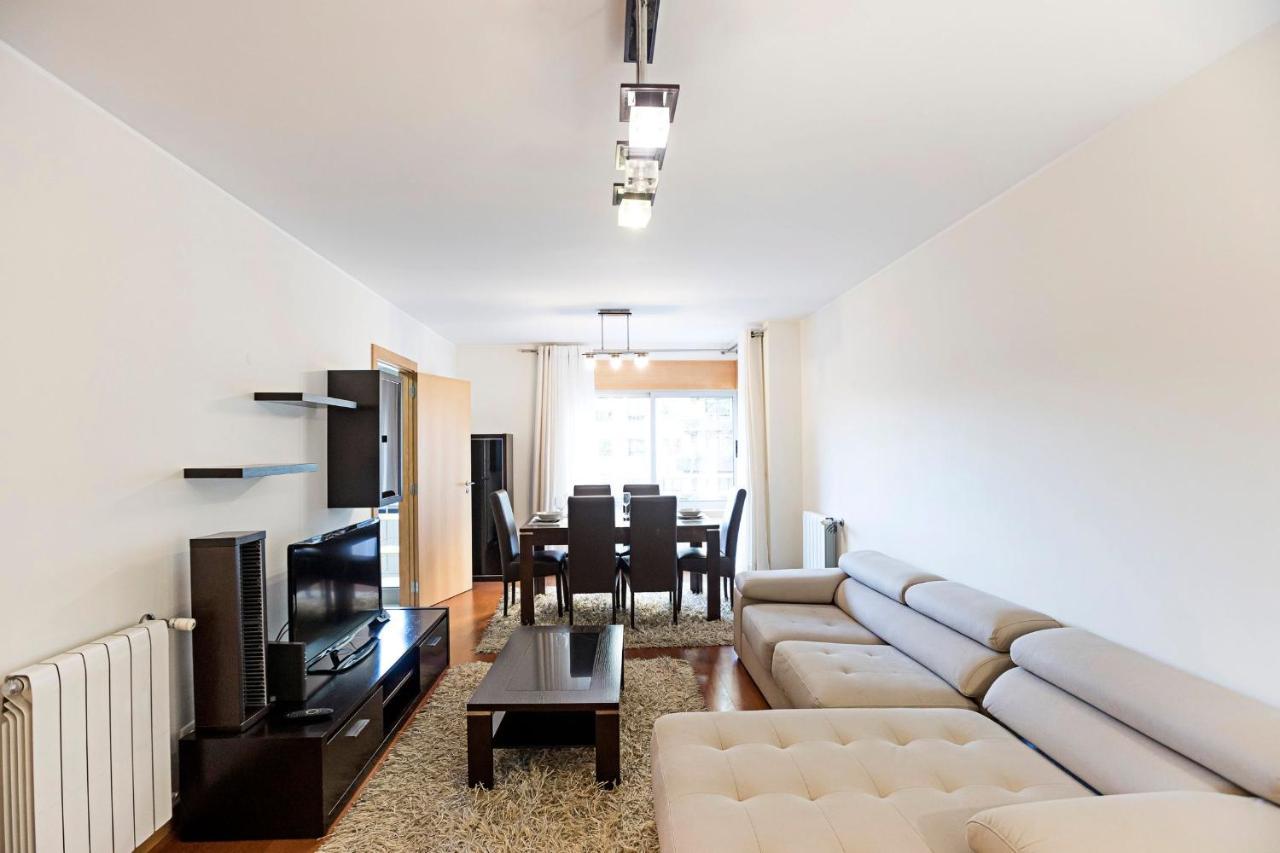 2Br Flat By Metro W/ Free Parking By Lovelystay Вила-Нова-ди-Гая Экстерьер фото