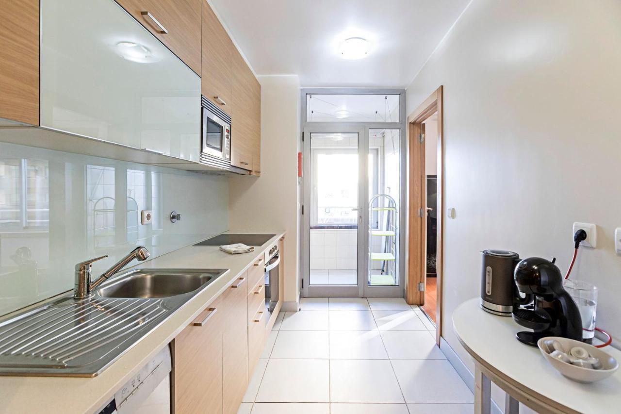 2Br Flat By Metro W/ Free Parking By Lovelystay Вила-Нова-ди-Гая Экстерьер фото