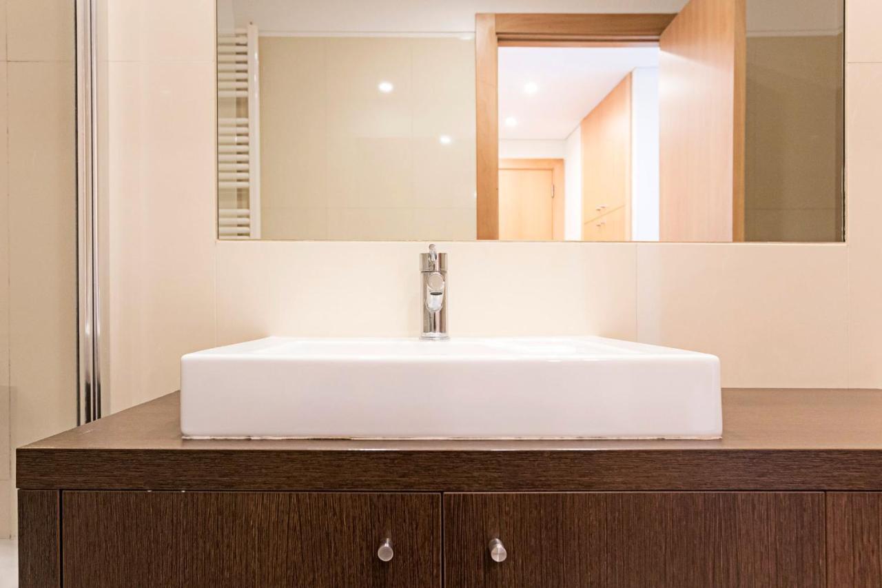 2Br Flat By Metro W/ Free Parking By Lovelystay Вила-Нова-ди-Гая Экстерьер фото